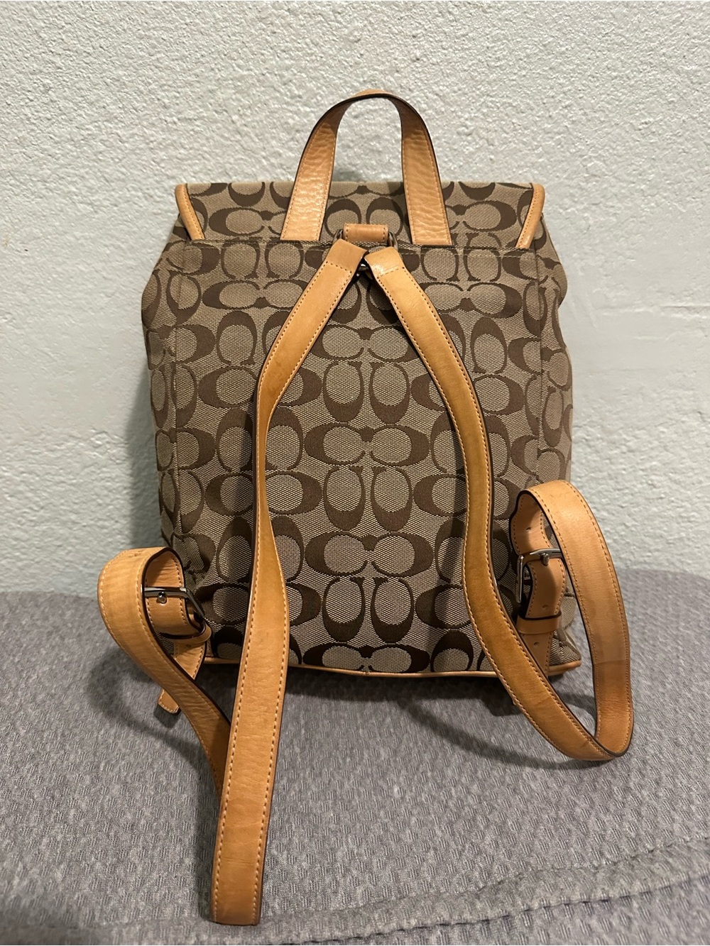 Vintage Coach Tan/Brown Cognac Signature Canvas Backpack with Leather Tan Trim - Picture 4 of 14
